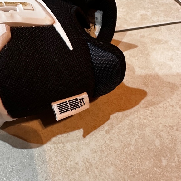 Nike Lebrons Witness 6 - Youth Basketball Sneakers - Picture 7 of 9